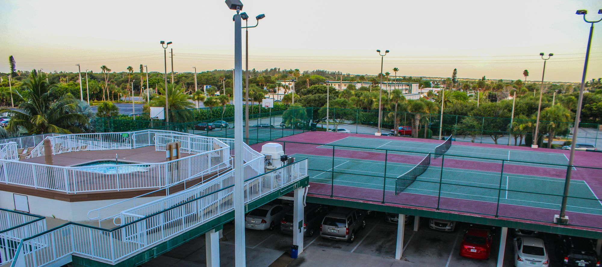 The Resort On Cocoa Beach, A Vri Resort Exterior photo